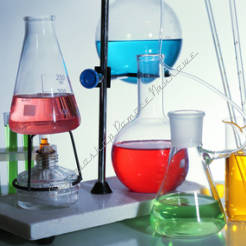 Pełny komplet szkła, sprzętu i materiałów laboratoryjnych oraz ochronnych do pracowni chemicznej